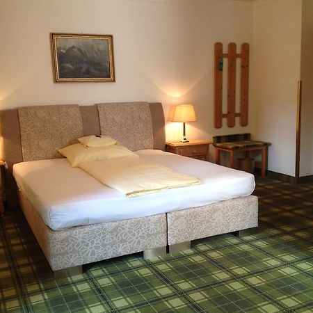 Hotel Edelweiss Garni 加爾米施-帕滕基興 外观 照片