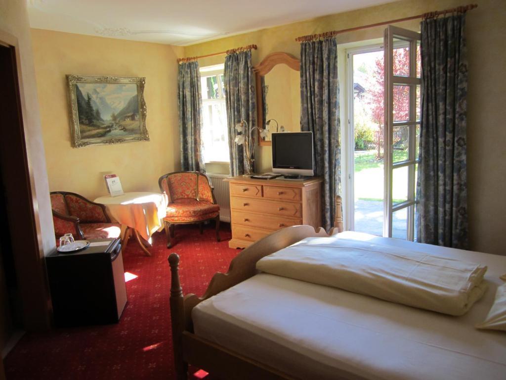 Hotel Edelweiss Garni 加爾米施-帕滕基興 客房 照片