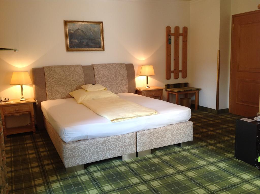Hotel Edelweiss Garni 加爾米施-帕滕基興 外观 照片