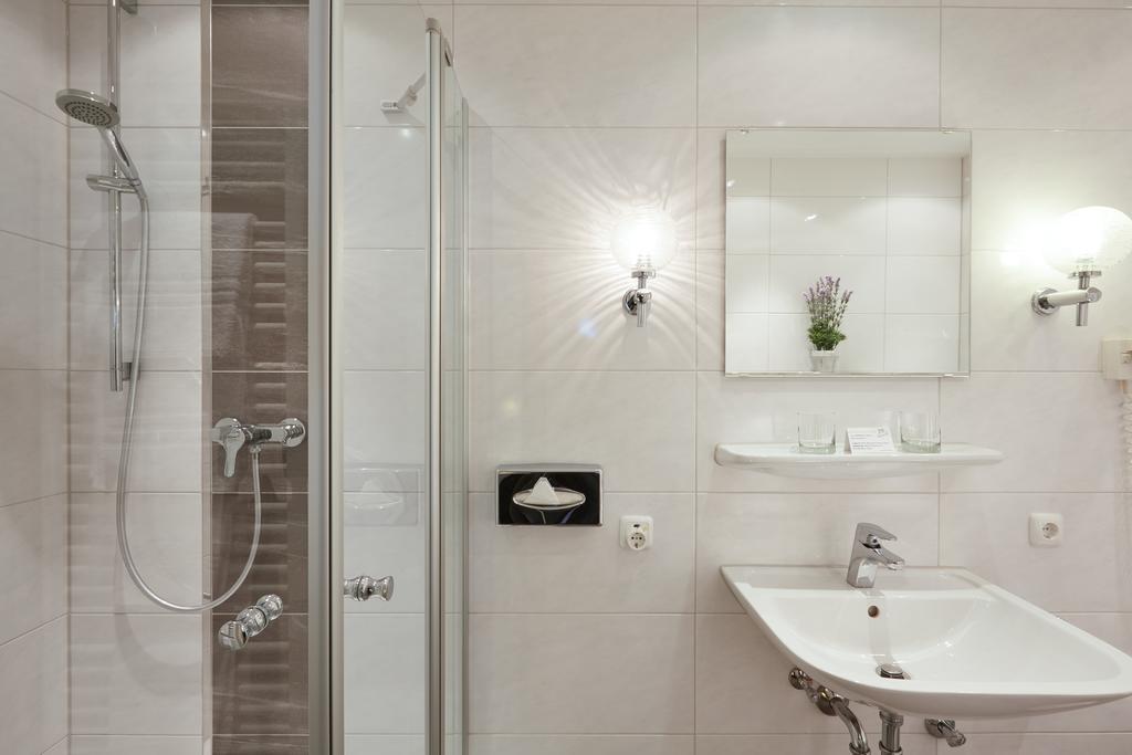 Hotel Edelweiss Garni 加爾米施-帕滕基興 外观 照片