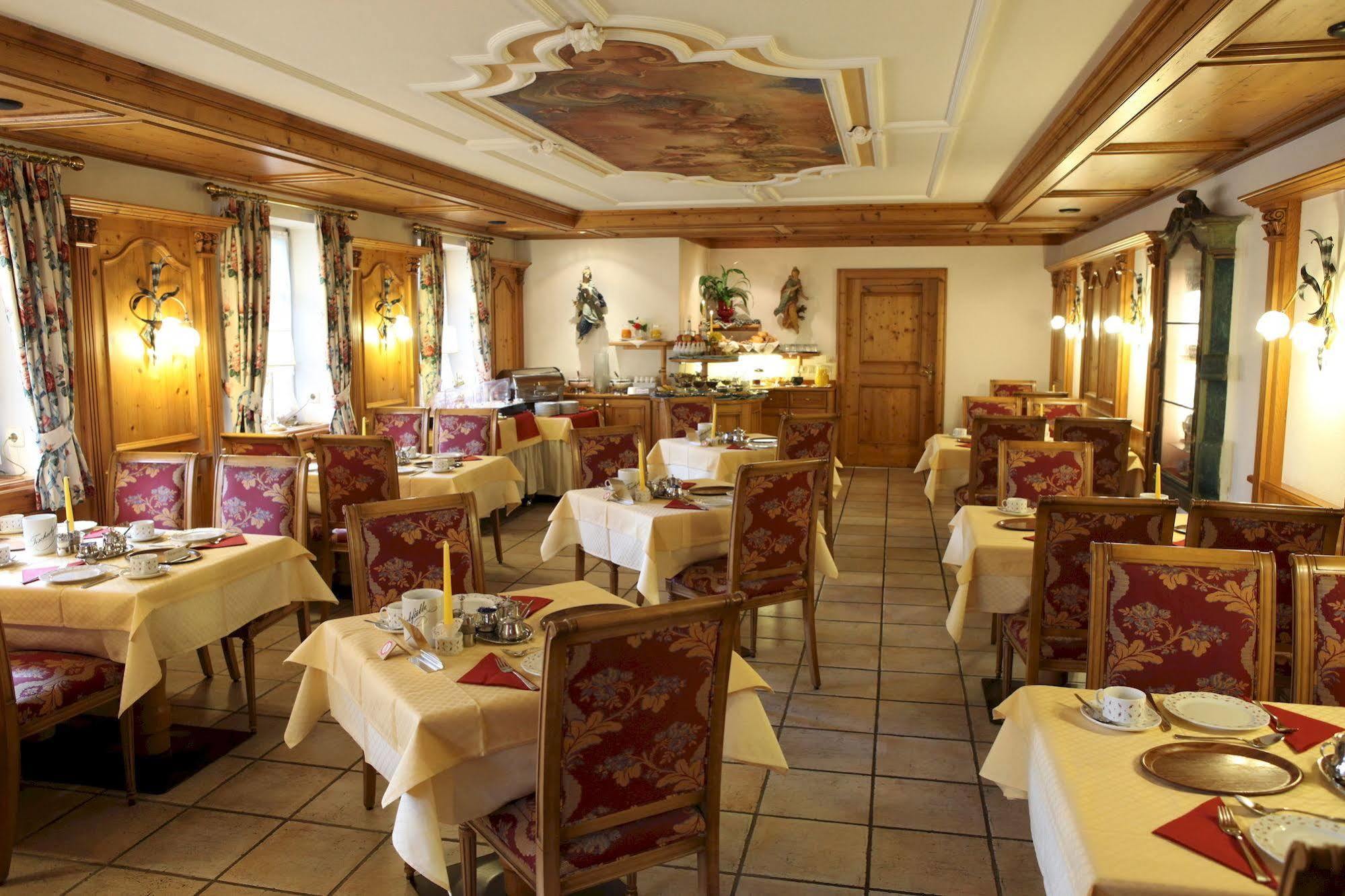 Hotel Edelweiss Garni 加爾米施-帕滕基興 外观 照片
