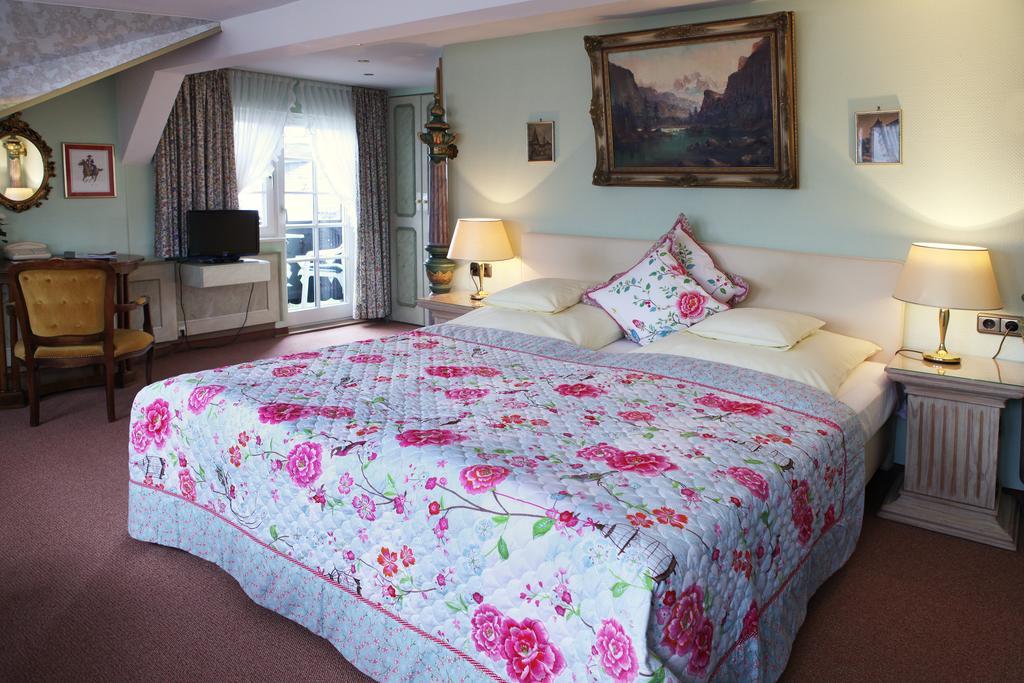 Hotel Edelweiss Garni 加爾米施-帕滕基興 客房 照片