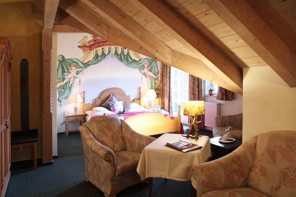 Hotel Edelweiss Garni 加爾米施-帕滕基興 客房 照片