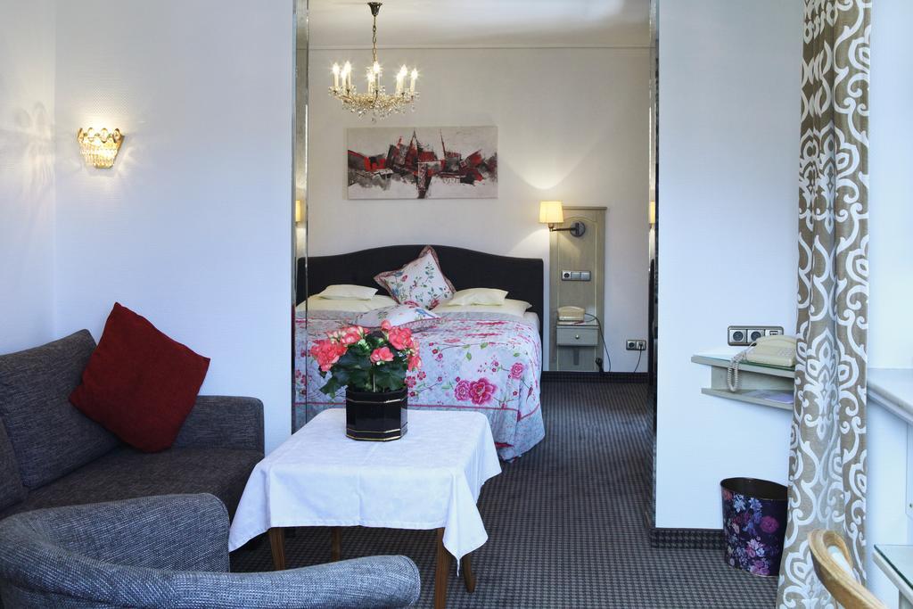 Hotel Edelweiss Garni 加爾米施-帕滕基興 客房 照片