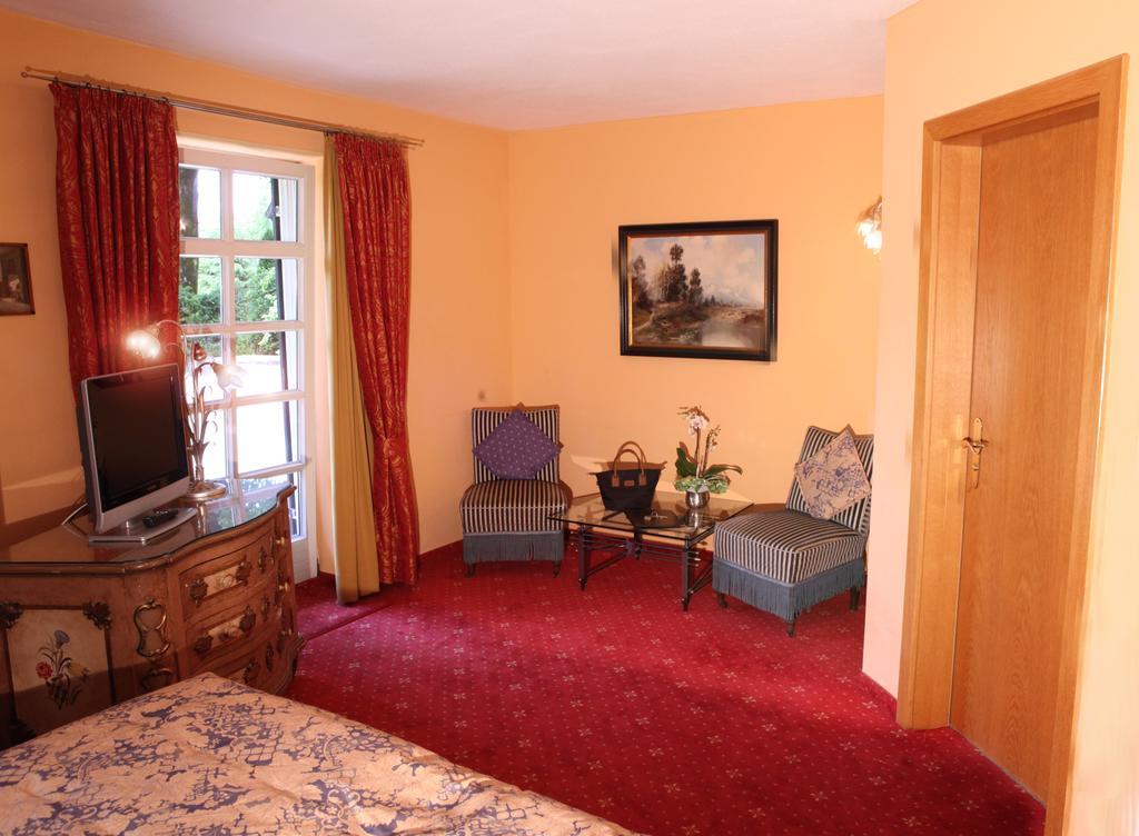 Hotel Edelweiss Garni 加爾米施-帕滕基興 外观 照片