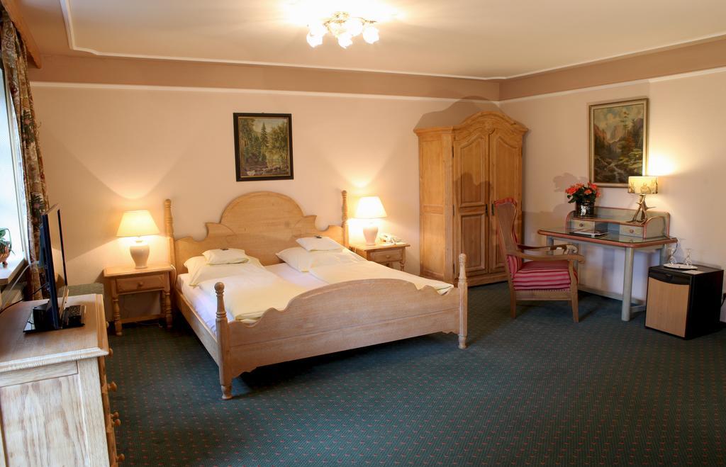 Hotel Edelweiss Garni 加爾米施-帕滕基興 客房 照片