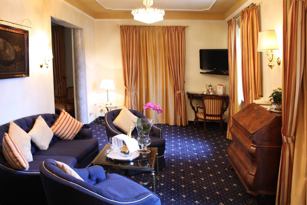 Hotel Edelweiss Garni 加爾米施-帕滕基興 客房 照片