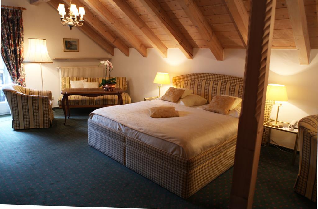 Hotel Edelweiss Garni 加爾米施-帕滕基興 客房 照片